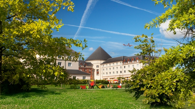 Best Ways to Get from Charles de Gaulle to Vienna House Magic Circus