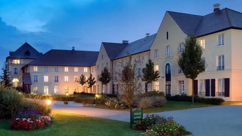 Best Ways To Get From Charles de Gaulle To Campanile Val de France